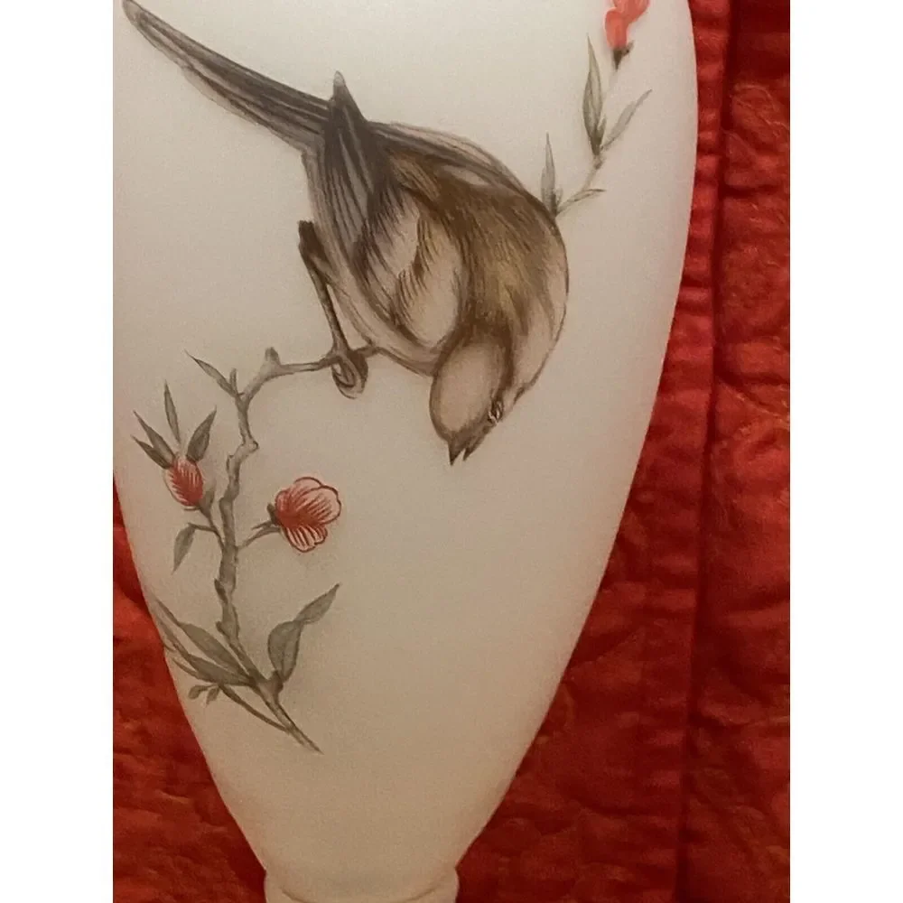 Vintage‎ 1960's Satin Art Glass  Elegant Sparrow Vase Made in Italy by Norleans